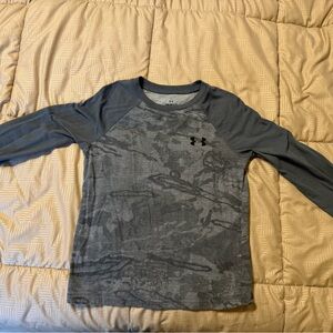 Boys small Under Armour long sleeve shirt